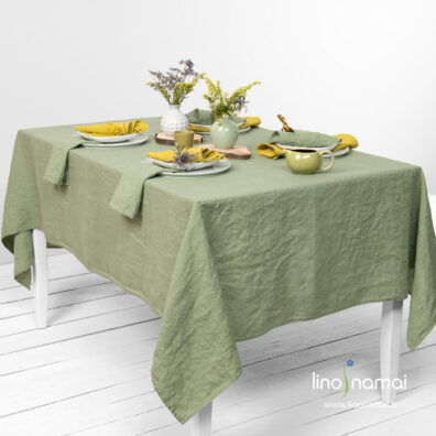 Žalsva skalbto lino staltiesė