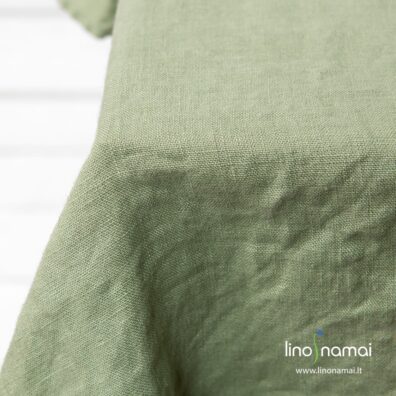Staltiesė iš minkšto skalbto žalsvo lino. Lyginti nebūtina.