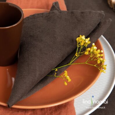 Stalo servetėlė iš rudo skalbto 100% lino