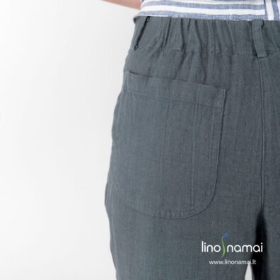 Lininių tamsiai pilkų kelnių juosmenyje nugaroje įverta guma