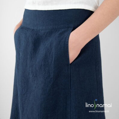 Lininis ilgas tamsiai mėlynas sijonas su kišenėmis priekyje
