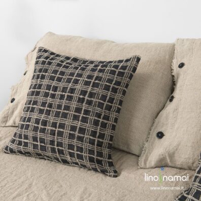 Lininis dekoratyvinės pagalvės užvalkaliukas pilkai languotas tinka prie lininės patalynės "Marso kanjonai"