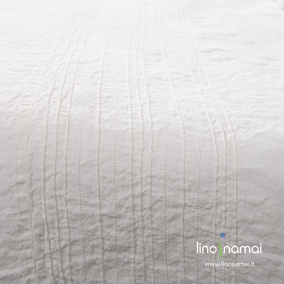 Baltas lininis antklodės užvalkalas su mereškavimu ir 1mm aukščio klostelėmis
