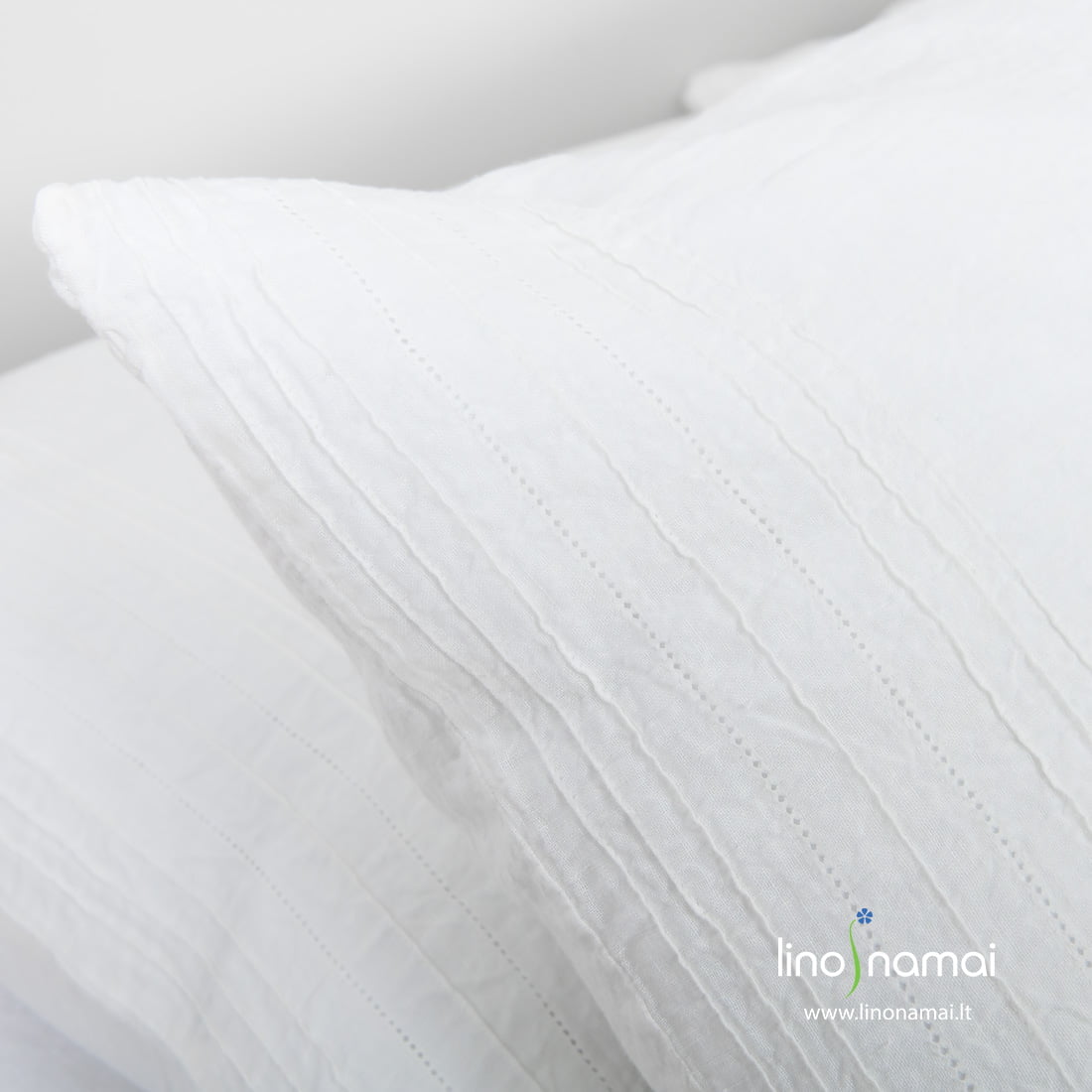 Baltas lininis pagalvės užvalkalas su mereškavimu ir 1mm aukščio klostelėmis
