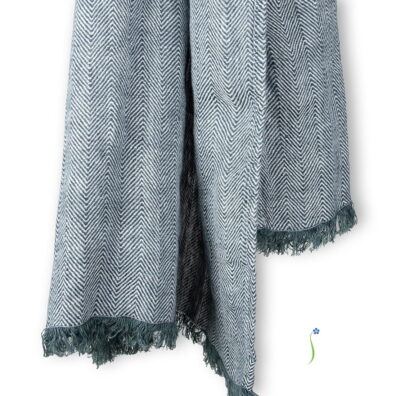 Lininis šalikas mėlyna „eglute“, su kutais trumposiose kraštinėse