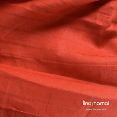 Lininis raudonas lengvas audinys