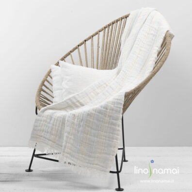 Puslininis pledas melsvomis juostomis