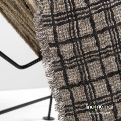 Lininis pledas, pilkšvai rusva pusė tamsiai pilkai languota