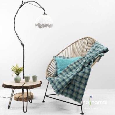 Lininis pledas žaliais ir rusvais langeliais