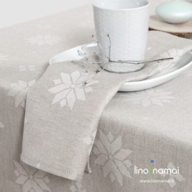 Puslininė šviesiai pilka servetėlė su žvaigždėmis