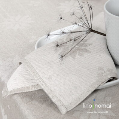 Baltojoje servetėlės pusėje matomos pilkos spalvos žvaigždės