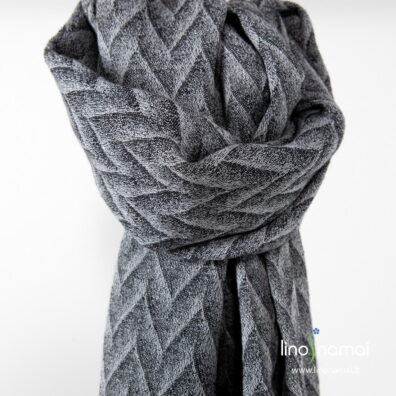 Lino-vilnos šalikas melsvai, juodai raštuotas