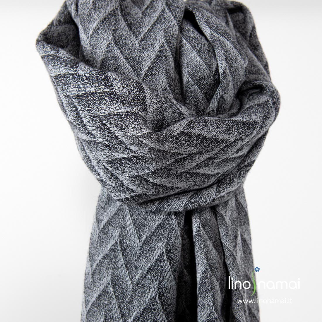 Lino-vilnos šalikas melsvai, juodai raštuotas