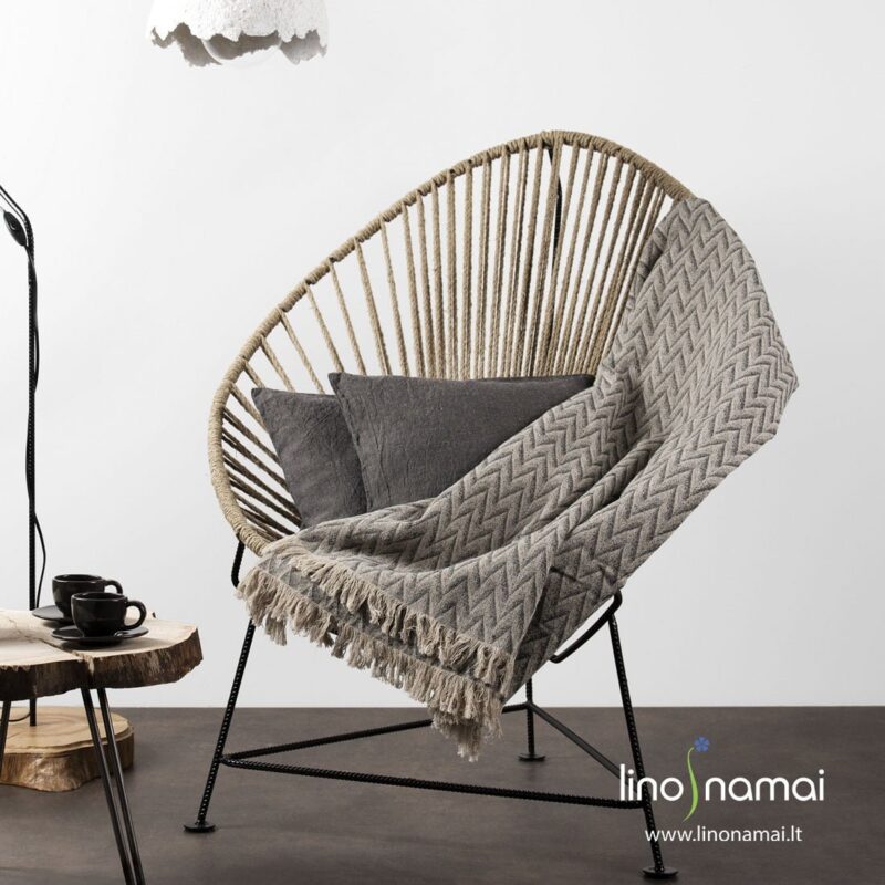 Puslininis pledas pilkais zigzagais