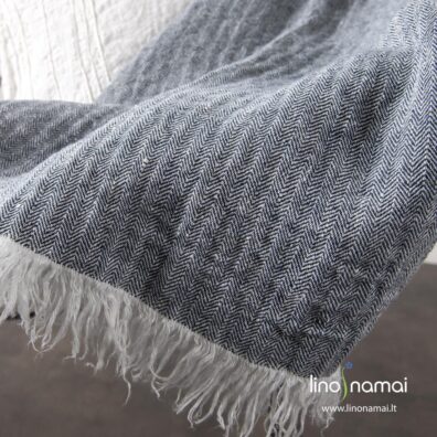 Lininis pledas su „eglutės“ raštu iš tamsiai mėlynų ir baltų verpalų