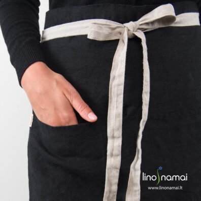 Lininė prijuostė juoda trumpa su pilkos spalvos dirželiais