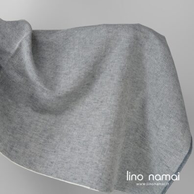 Puslininis tamsiai mėlynas margas audinys