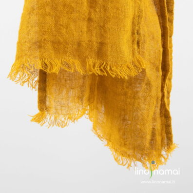 Lininis šalikas sodriai geltonas su pešiotais kutais trumposiose kraštinėse