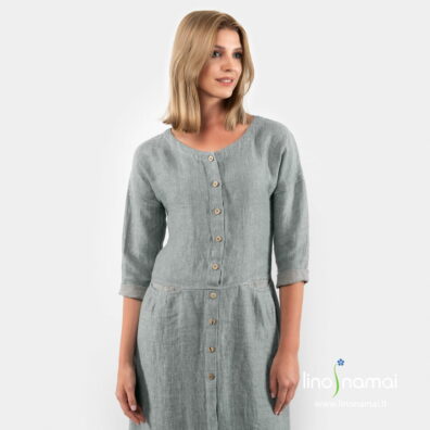 Žalsvai pilka ilga suknelė iš lino su sagomis priekyje.
