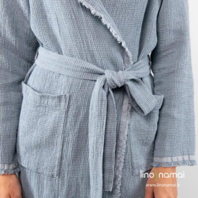 Puslininis moteriškas melsvas chalatas surišamas diržu