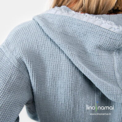 Moteriškas chalatas iš melsvo „vaflinio“ lino - medvilnės sudėties audinio