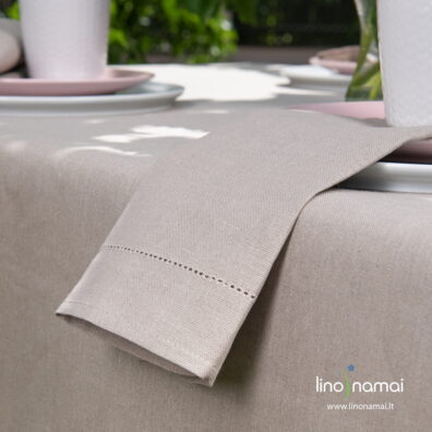 Pilka mereškuota puslininė servetėlė