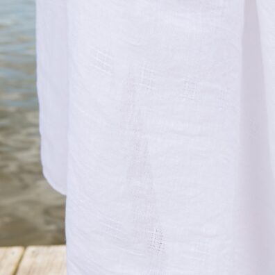 SARDENA ryškiai baltas lino - medvilnės sudėties paplūdimio rankšluostis su ažūriniais langeliais