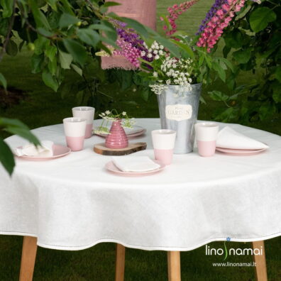 Apvali (ovali) mereškuota staltiesė iš pieno baltumo lino