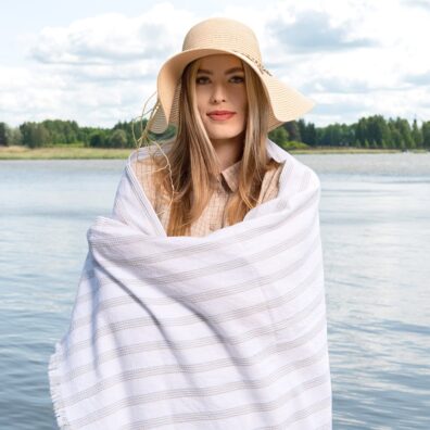 TOSCANA žalsvai dryžuotas lino-medvilnės sudėties paplūdimio rankšluostis