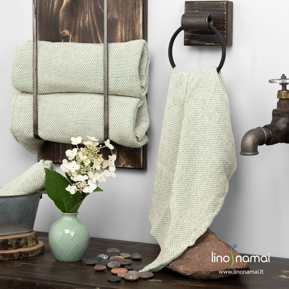 Žalsvai raštuotas puslininis rankšluostis