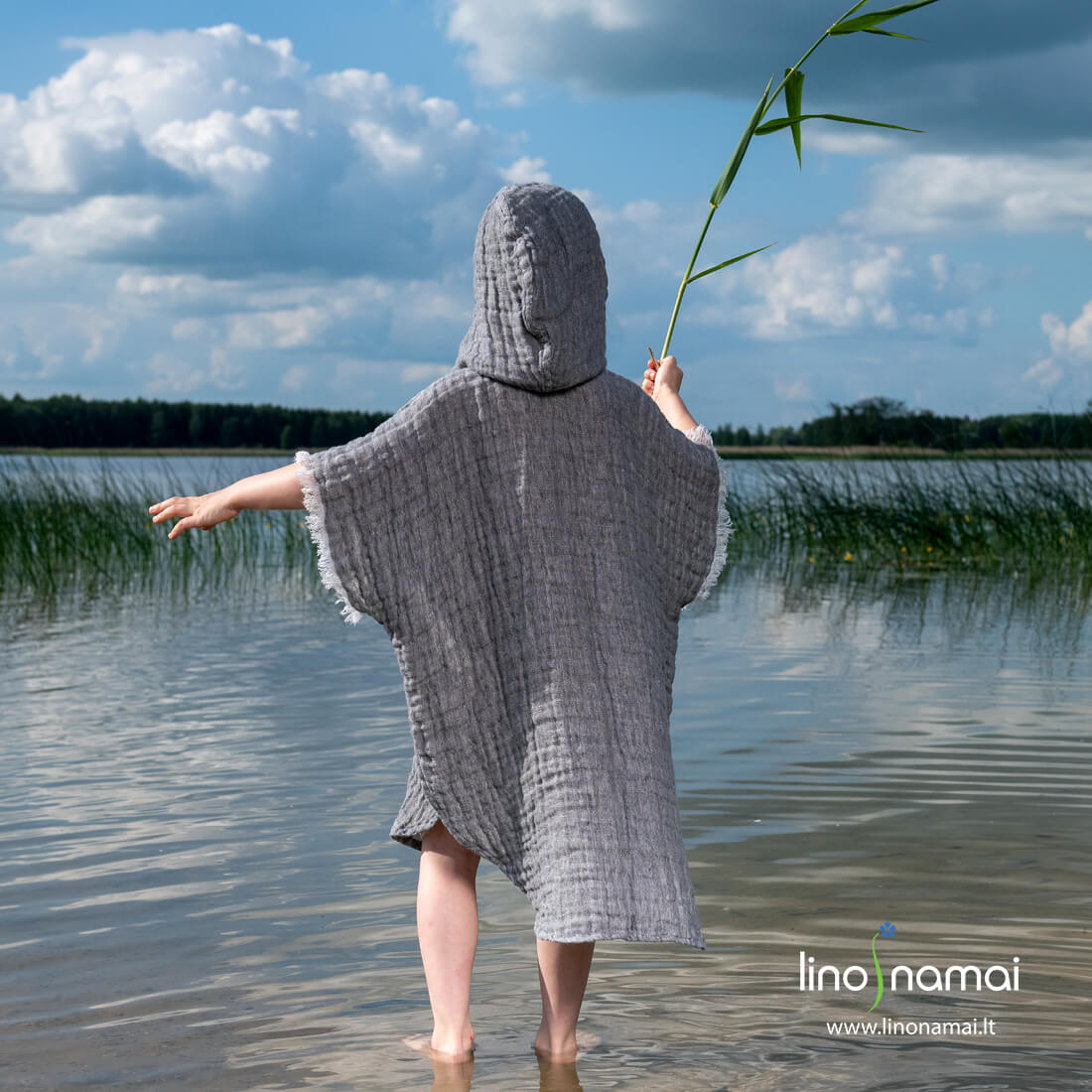 Pilkas lininis vaikiškas pončas ilgesne nei priekis nugaros dalimi