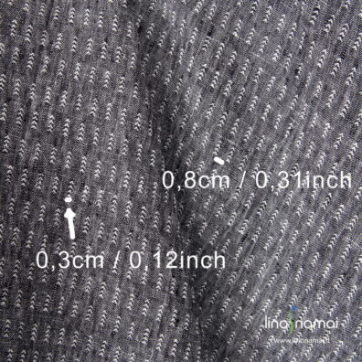 Minkštas, purus lininis audinys iš juodų ir baltų verpalų, raštuotas