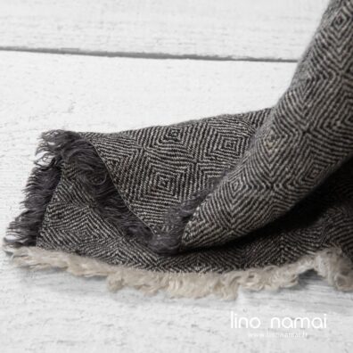 Lininė lovatiesė su tamsiai pilkais ir natūralios spalvos rombais