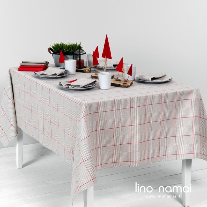 Puslininė staltiesė pilkais langučiais