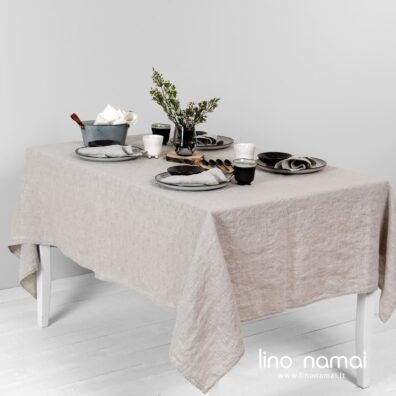 Lininė pilka staltiesė ažūriniais langeliais