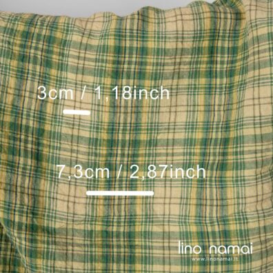 Lininis audinys šviesiai ir tamsiai žaliais langeliais, platus, skalbtas specialiu būdu