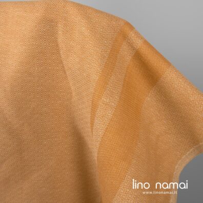 Rombų raštu austas lino - medvilnės audinys su plačia juosta krašte