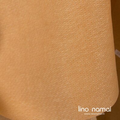 Lino - medvilnės audinys šviesiai rudas rombų raštu