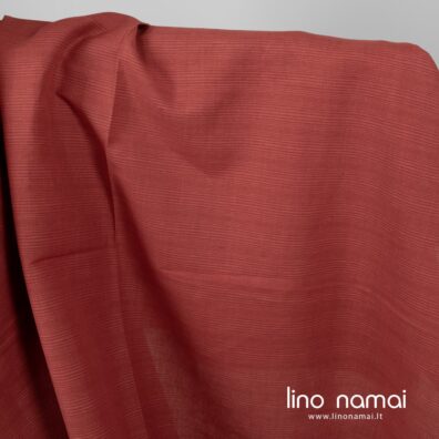 Puslininis audinys raudonais dryžiukais