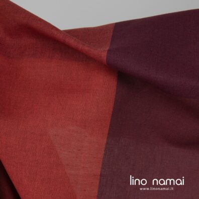 Lino - medvilnės audinys plačiomis vyšnių spalvos ir oranžinėmis juostomis