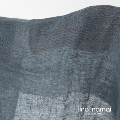 Minkštas, švelnus skalbtas lino audinys pilkšvai melsvas