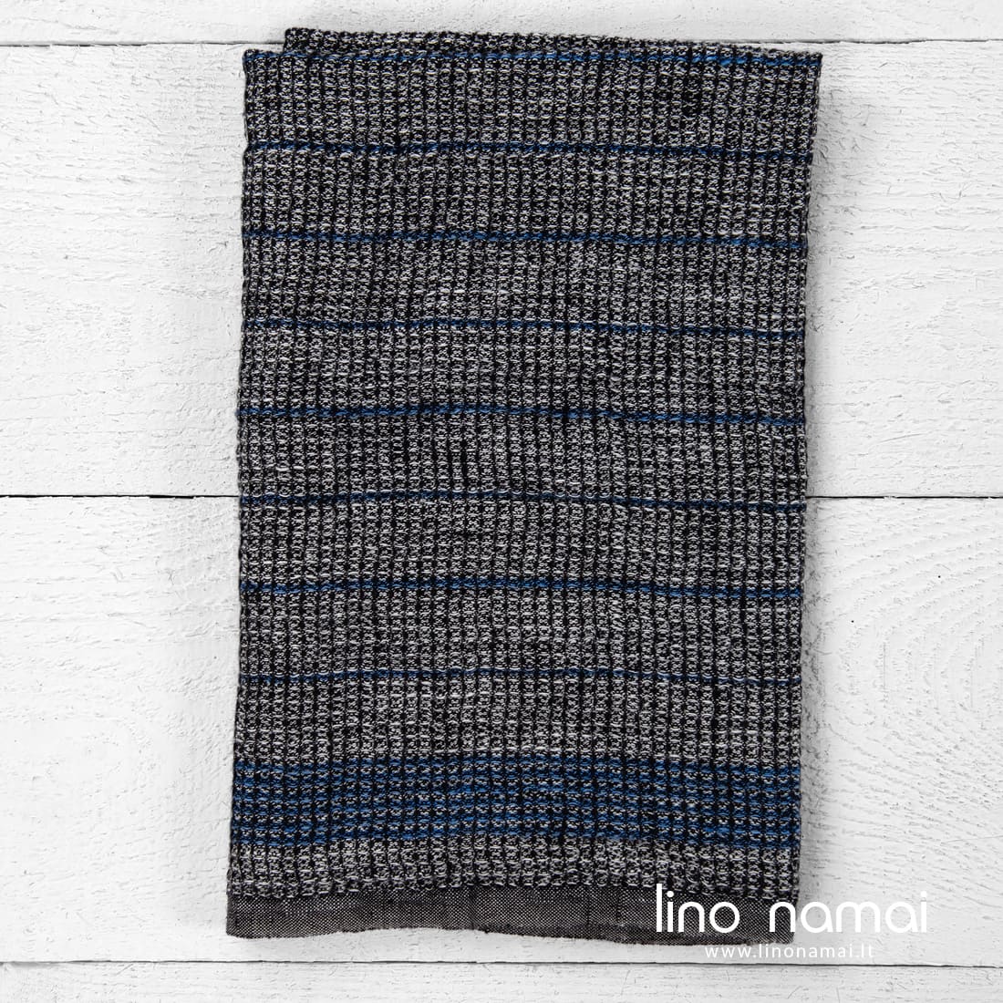 „Vaflinis“ juodas lino rankšluostis mėlynomis juostelėmis