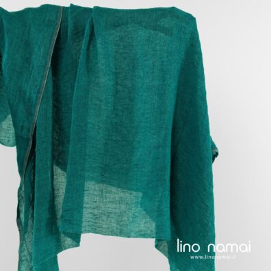 Permatomas mėlynai žalias lininis audinys, skalbtas