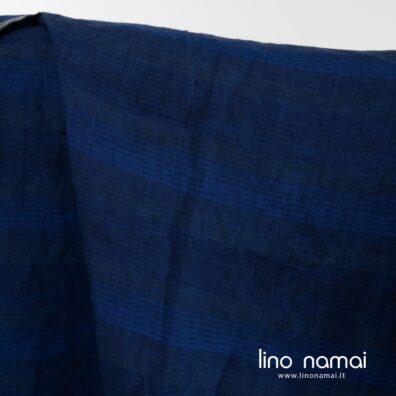 Specialiai skalbtas lininis audinys mėlynomis juostelėmis