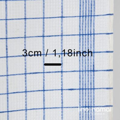 Baltas lininis rankšluostinis audinys „vaflinis“ mėlynai languotas