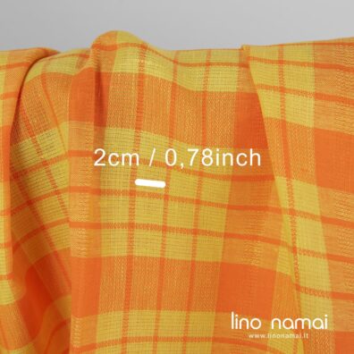Lino audinys oranžiniais ir geltonais langeliais