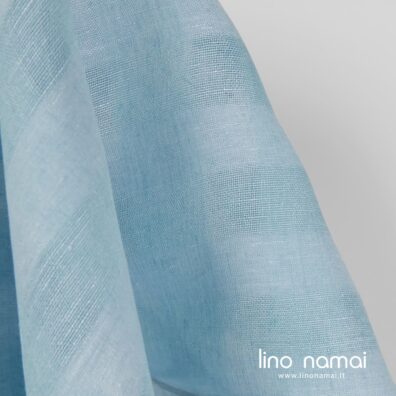 Permatomas lininis audinys iš žydrų ir šviesios turkio spalvos verpalų