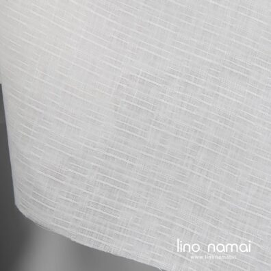 Baltas lino audinys pagyvintas dryžiukais