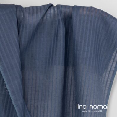 Mėlynas lininis audinys ažūrinėmis juostelėmis