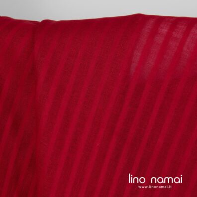 Vertikaliai dryžuotas raudonas lininis audinys